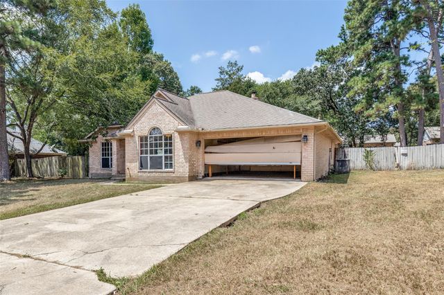 221 Tupelo Lane, Conroe, TX 77304