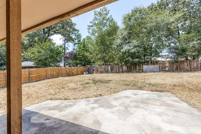 221 Tupelo Lane, Conroe, TX 77304