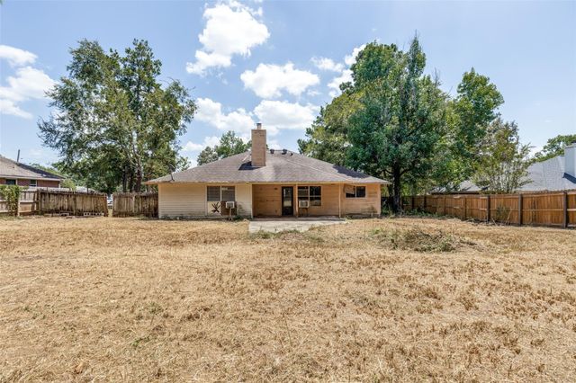 221 Tupelo Lane, Conroe, TX 77304