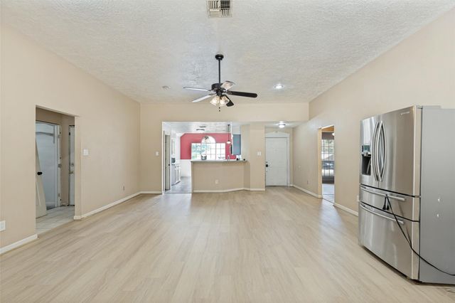 221 Tupelo Lane, Conroe, TX 77304