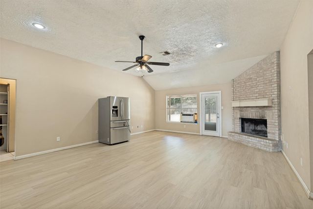 221 Tupelo Lane, Conroe, TX 77304