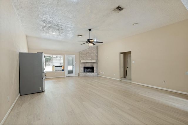 221 Tupelo Lane, Conroe, TX 77304