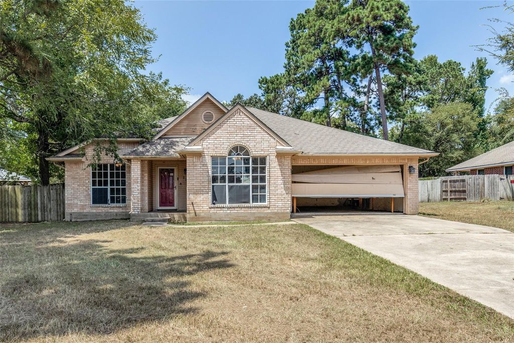 221 Tupelo Lane, Conroe, TX 77304