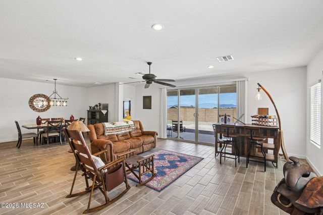670 W Lexington Street, Vail, AZ 85641