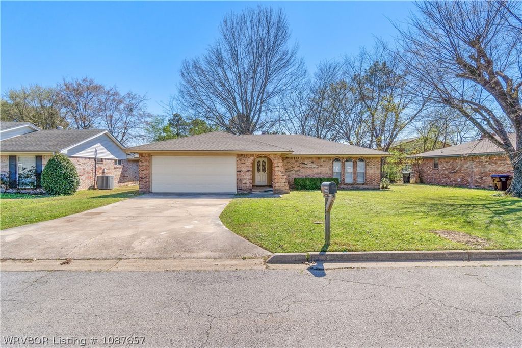 8208 Mark Lane, Fort Smith, AR 72903