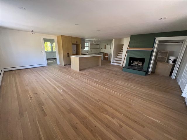 28 Hill Top Drive, Warwick, RI 02818