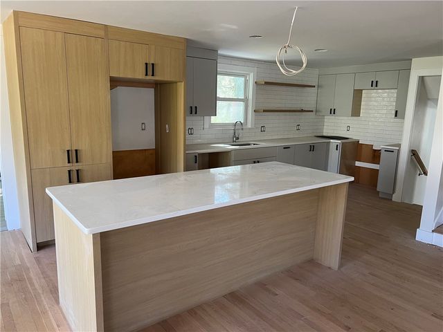 28 Hill Top Drive, Warwick, RI 02818