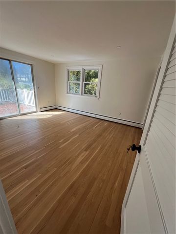 28 Hill Top Drive, Warwick, RI 02818