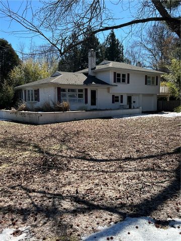 28 Hill Top Drive, Warwick, RI 02818