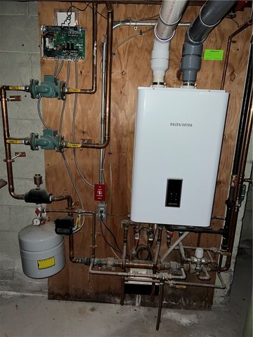 28 Hill Top Drive, Warwick, RI 02818