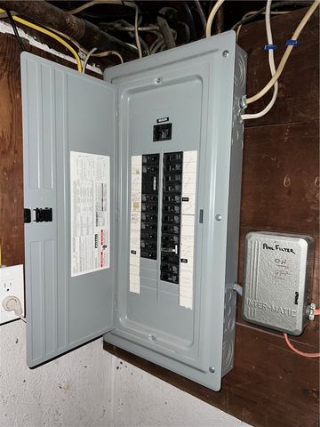 28 Hill Top Drive, Warwick, RI 02818