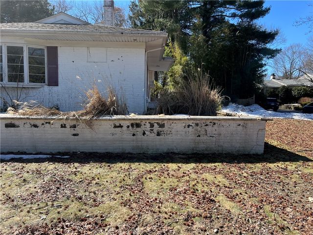 28 Hill Top Drive, Warwick, RI 02818