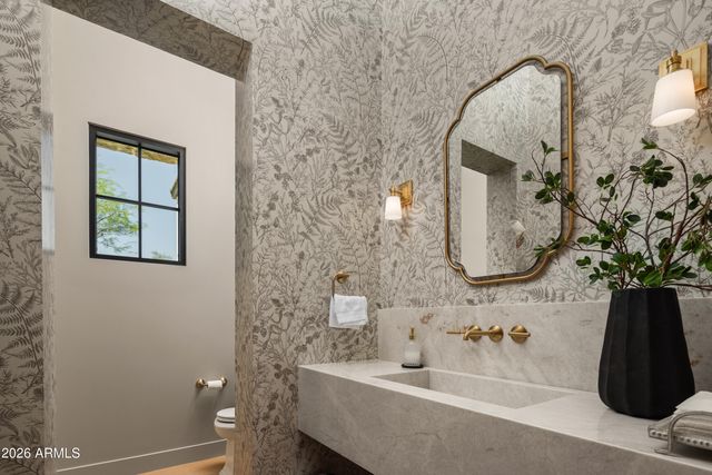 7825 N INVERGORDON Place, Paradise Valley, AZ 85253