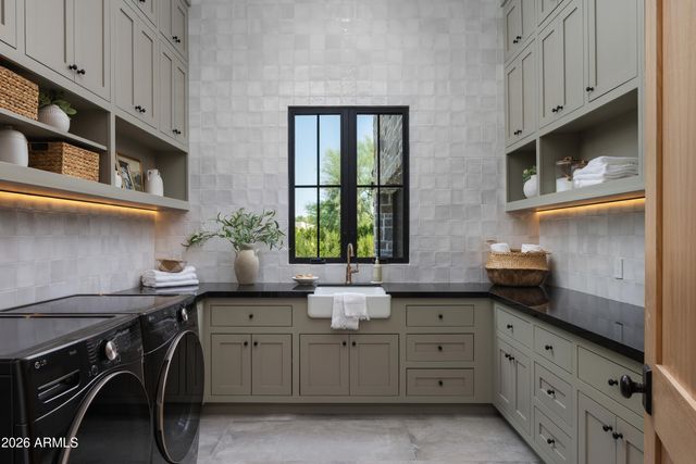 7825 N INVERGORDON Place, Paradise Valley, AZ 85253