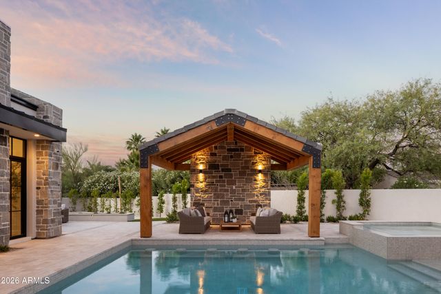 7825 N INVERGORDON Place, Paradise Valley, AZ 85253