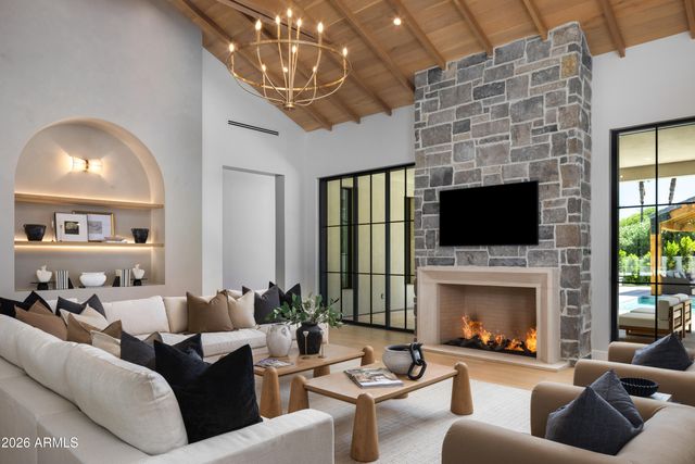 7825 N INVERGORDON Place, Paradise Valley, AZ 85253