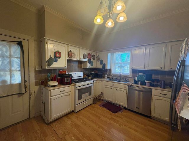 1615 W Chestnut Street, Marion, IL 62959