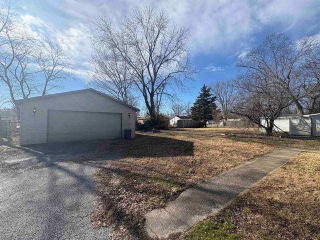 1615 W Chestnut Street, Marion, IL 62959