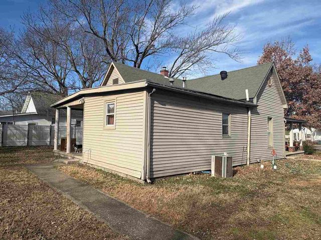 1615 W Chestnut Street, Marion, IL 62959