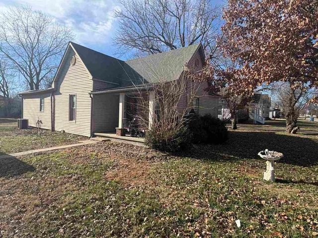 1615 W Chestnut Street, Marion, IL 62959