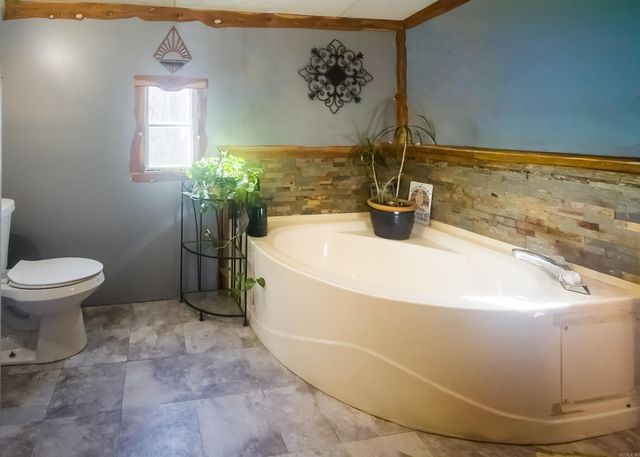 459 Junction Road, Mountain View, AR 72560