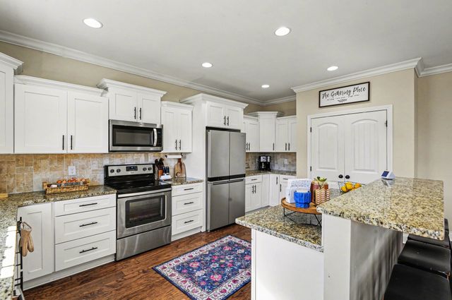 326 Twin Cove Dr, Lebanon, TN 37087