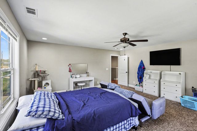 326 Twin Cove Dr, Lebanon, TN 37087