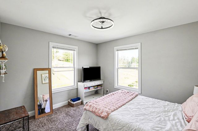 326 Twin Cove Dr, Lebanon, TN 37087