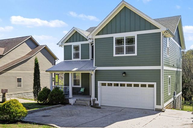 326 Twin Cove Dr, Lebanon, TN 37087