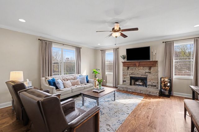 326 Twin Cove Dr, Lebanon, TN 37087