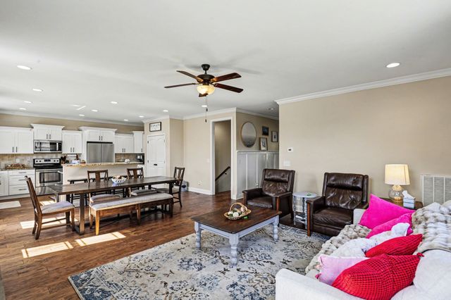 326 Twin Cove Dr, Lebanon, TN 37087