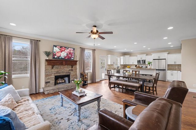 326 Twin Cove Dr, Lebanon, TN 37087