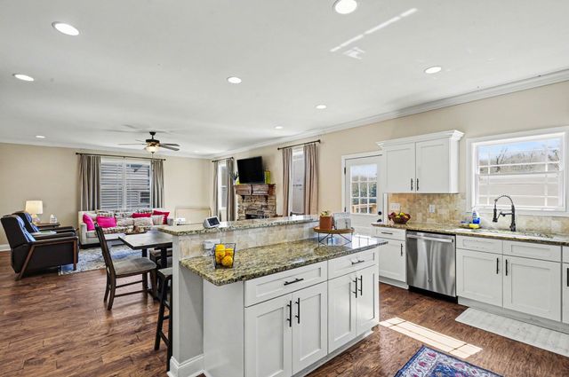 326 Twin Cove Dr, Lebanon, TN 37087