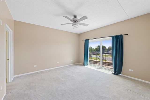 8822 BROOKFIELD Avenue 405, Brookfield, IL 60513