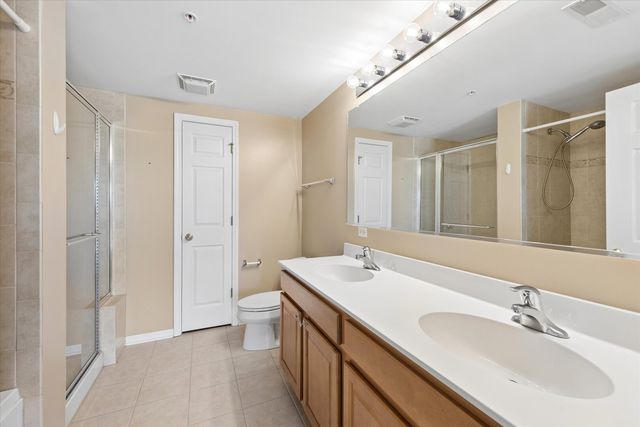 8822 BROOKFIELD Avenue 405, Brookfield, IL 60513