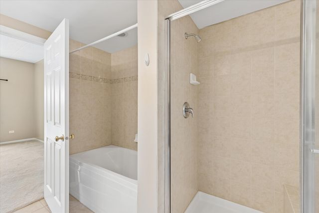 8822 BROOKFIELD Avenue 405, Brookfield, IL 60513