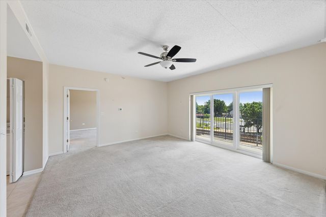 8822 BROOKFIELD Avenue 405, Brookfield, IL 60513
