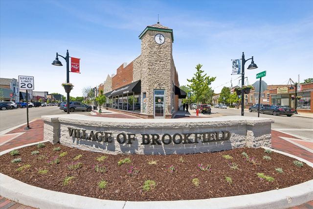 8822 BROOKFIELD Avenue 405, Brookfield, IL 60513