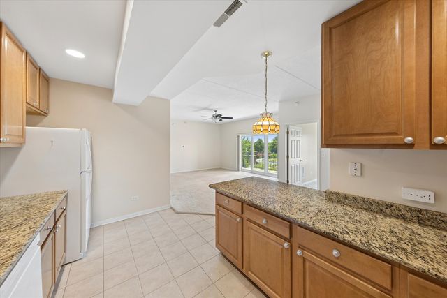 8822 BROOKFIELD Avenue 405, Brookfield, IL 60513