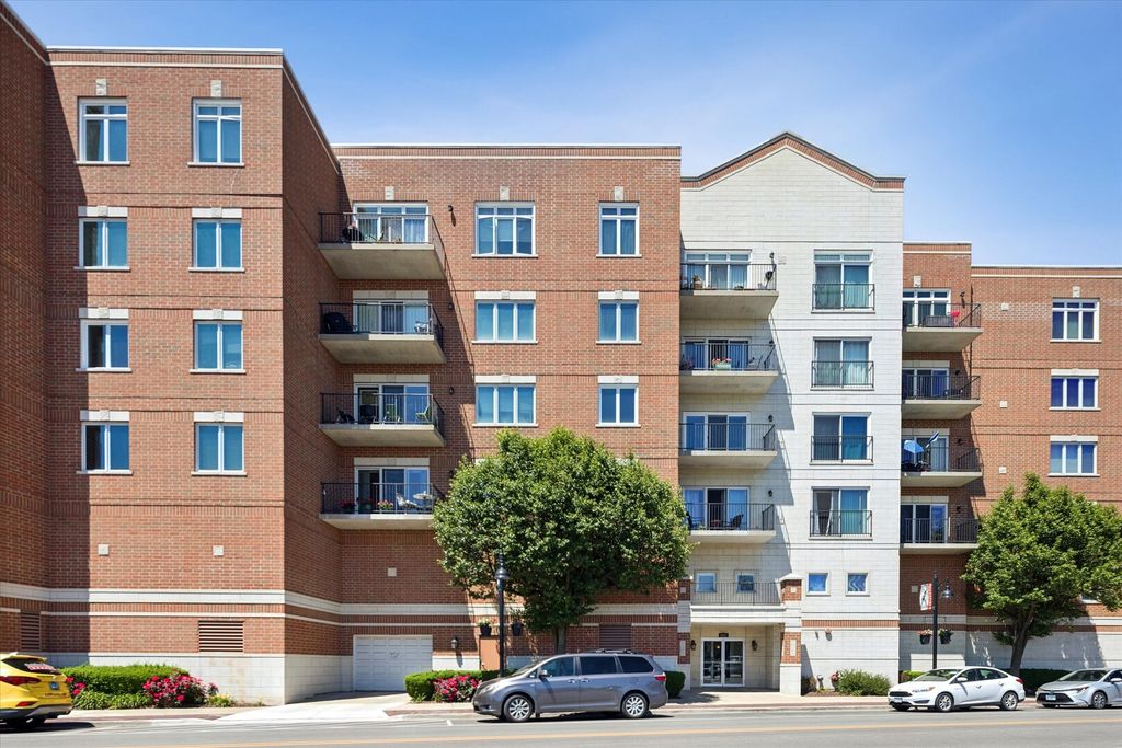8822 BROOKFIELD Avenue 405, Brookfield, IL 60513