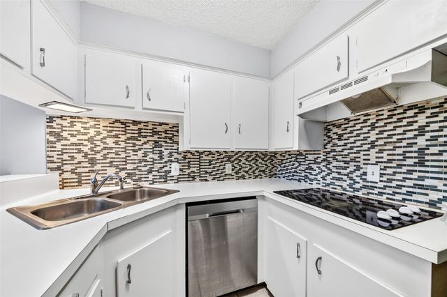 7714 Renwick Drive 23, Houston, TX 77081