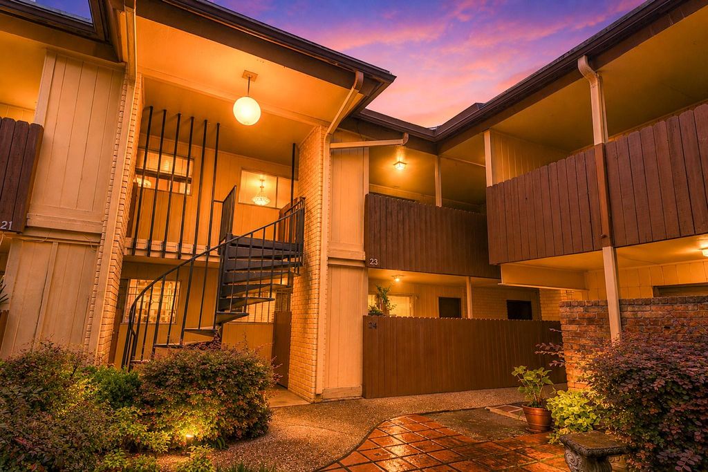 7714 Renwick Drive 23, Houston, TX 77081