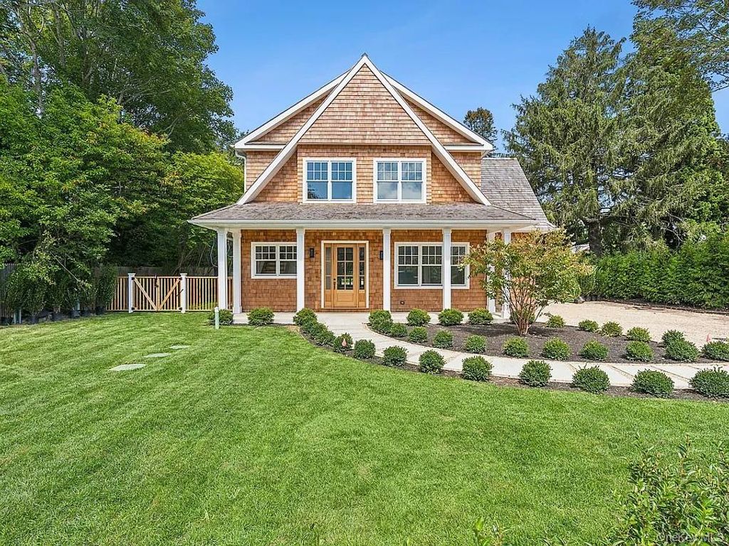 69 Halsey Street, Southampton, NY 11968