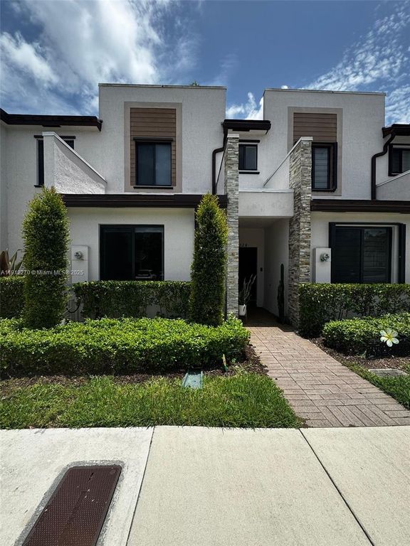 328 NE 208th Ter, Miami, FL 33179