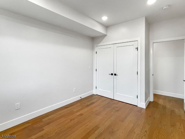 285 Lembeck Ave, Jersey City, NJ 07305