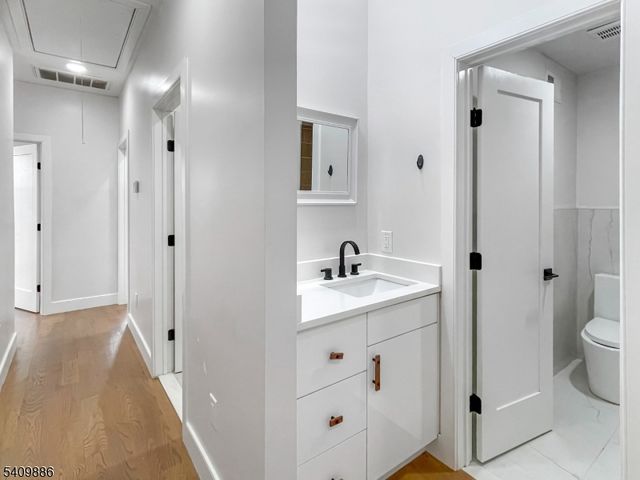 285 Lembeck Ave, Jersey City, NJ 07305