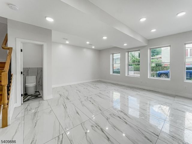 285 Lembeck Ave, Jersey City, NJ 07305