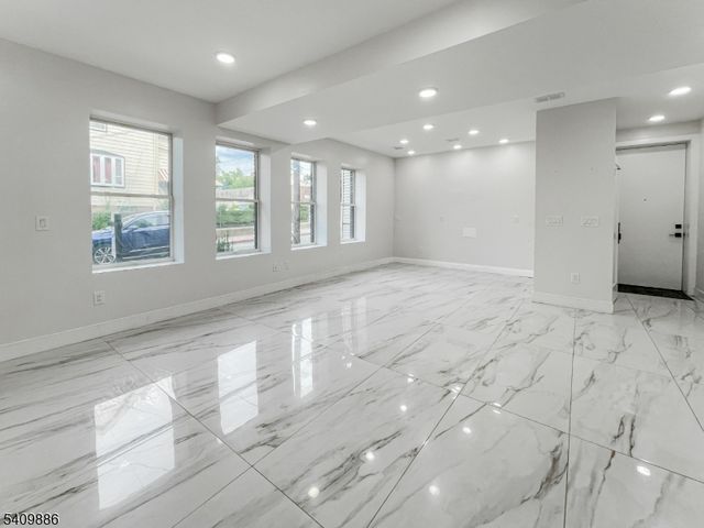 285 Lembeck Ave, Jersey City, NJ 07305