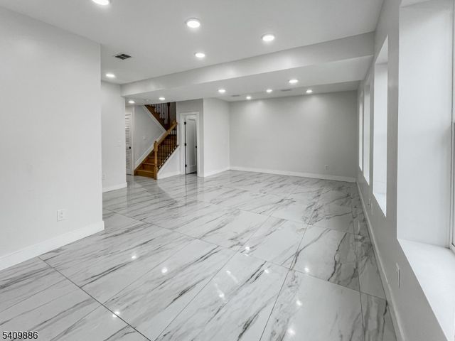 285 Lembeck Ave, Jersey City, NJ 07305