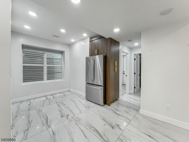 285 Lembeck Ave, Jersey City, NJ 07305